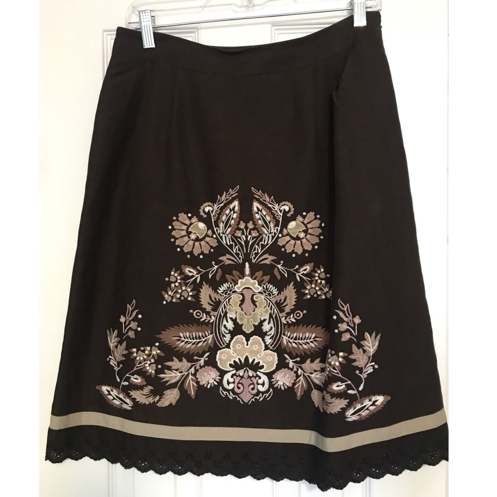🌷LOFT Embroidered Skirt - Picture 2 of 5